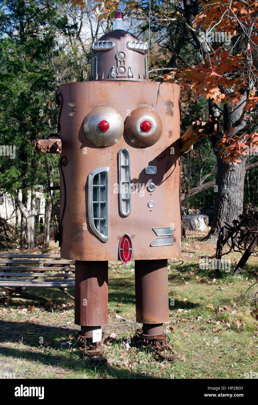 L’art folklorique fantaisiste de Steve Heller à Boiceville, NY, transforme la ferraille et le bois en sculptures fantastiques avec une touche rétro-futuriste. Banque D'Images