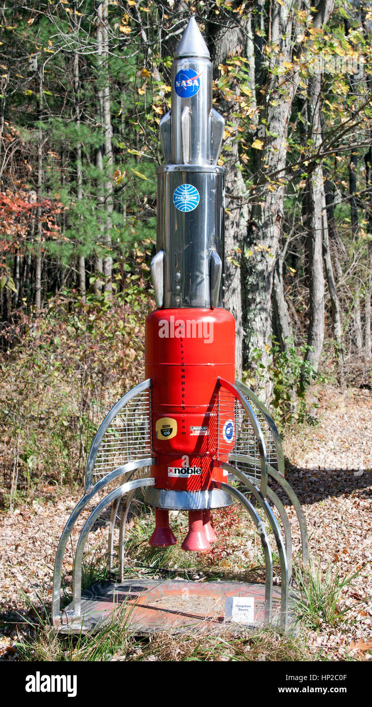 L’art folklorique fantaisiste de Steve Heller à Boiceville, NY, transforme la ferraille et le bois en sculptures fantastiques avec une touche rétro-futuriste. Banque D'Images