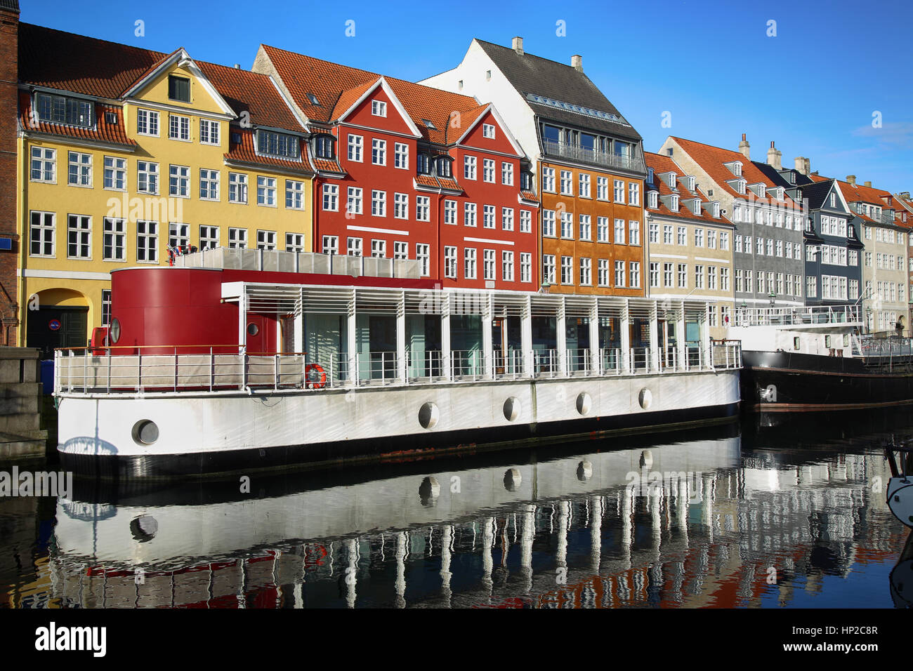 Location de maisons et de couleur en front de Nyhavn (nouveau port) à Copenhague, Danemark Banque D'Images