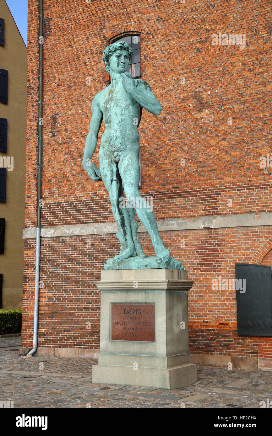 La réplique en bronze du David de Michel-Ange statue à Copenhague, Danemark Banque D'Images
