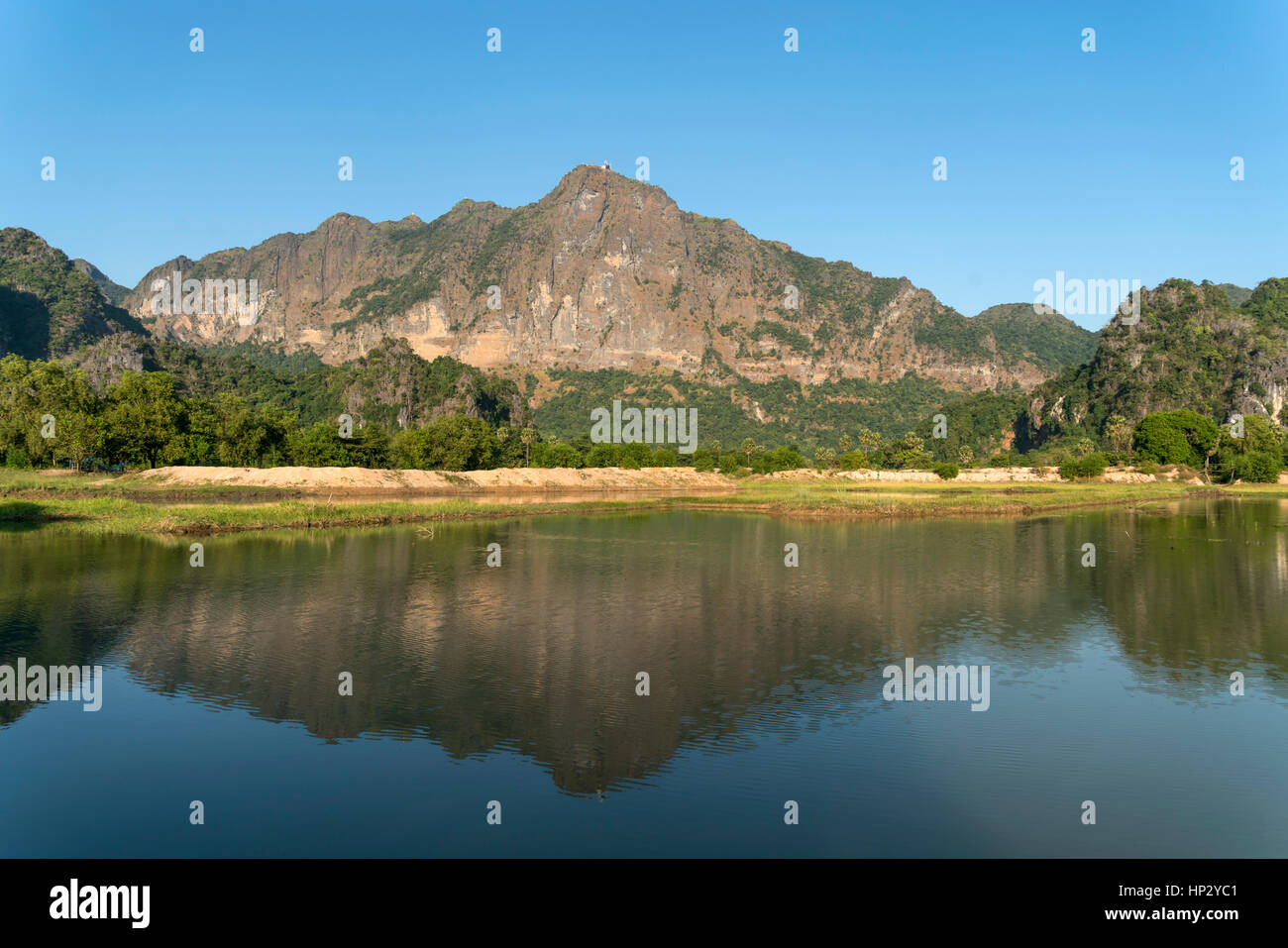 Karst Berg Zwegabin, Hpa-an, Myanmar, Asien | montagne karstique Zwegabin, Hpa-an, Hpa-an, au Myanmar, en Asie Banque D'Images