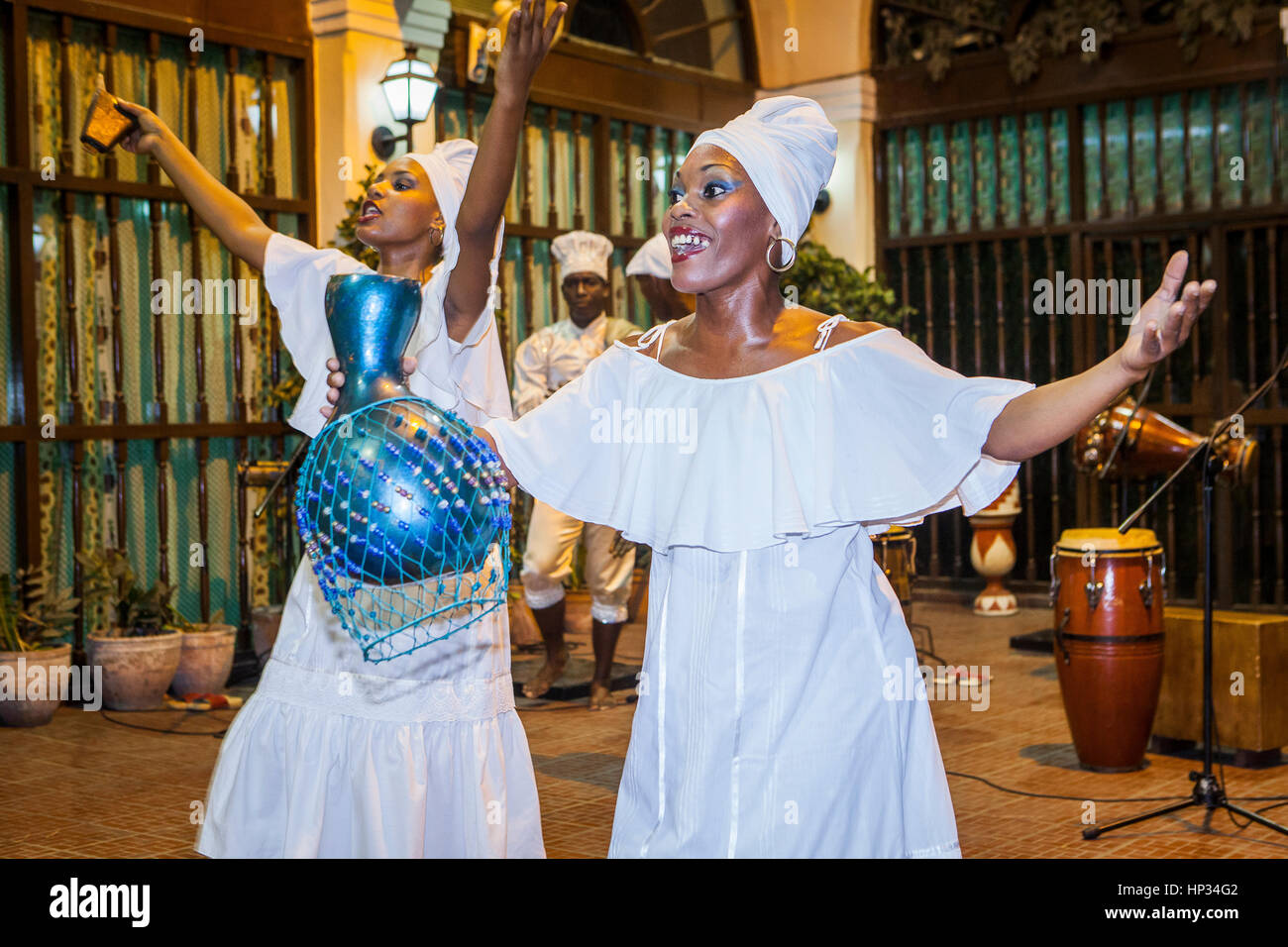 Danse de la danse religieuse yoruba, traditionnelle, typique, classique, en association culturelle yoruba, dans la Vieille Havane, Habana Vieja, la Habana, Cuba Banque D'Images