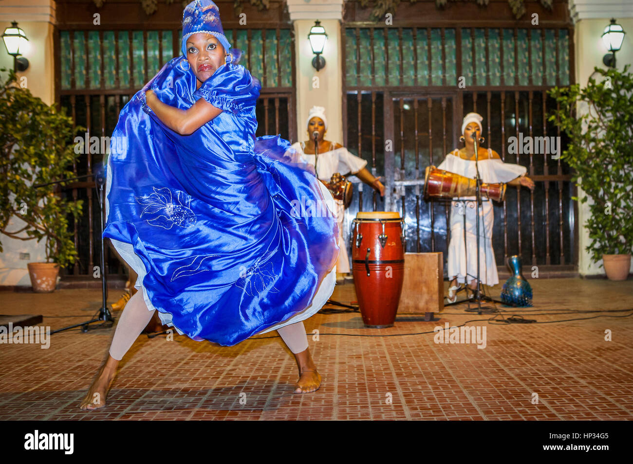 Danse de la danse religieuse yoruba, traditionnelle, typique, classique, en association culturelle yoruba, dans la Vieille Havane, Habana Vieja, la Habana, Cuba Banque D'Images