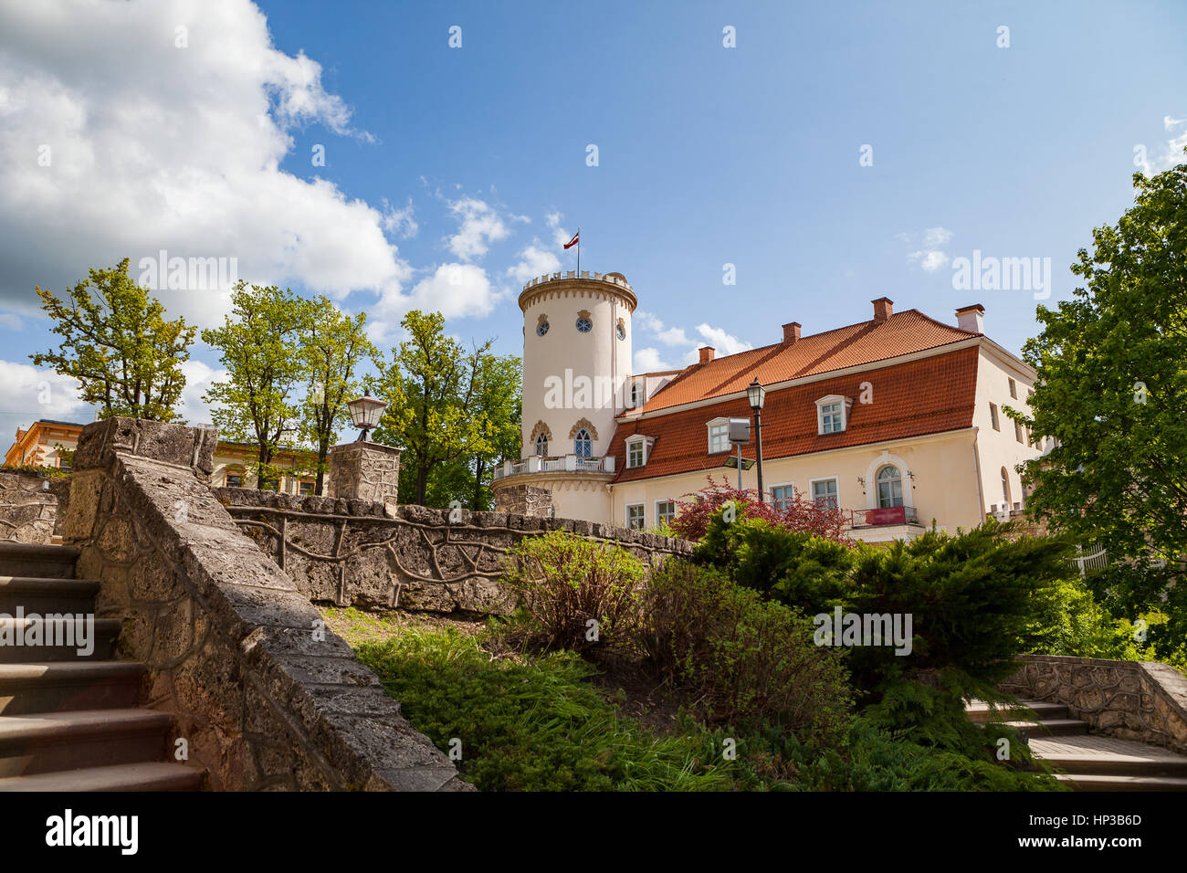 Cesis Nouveau Château et vieux escaliers en parc. Sightseeng national letton. Banque D'Images