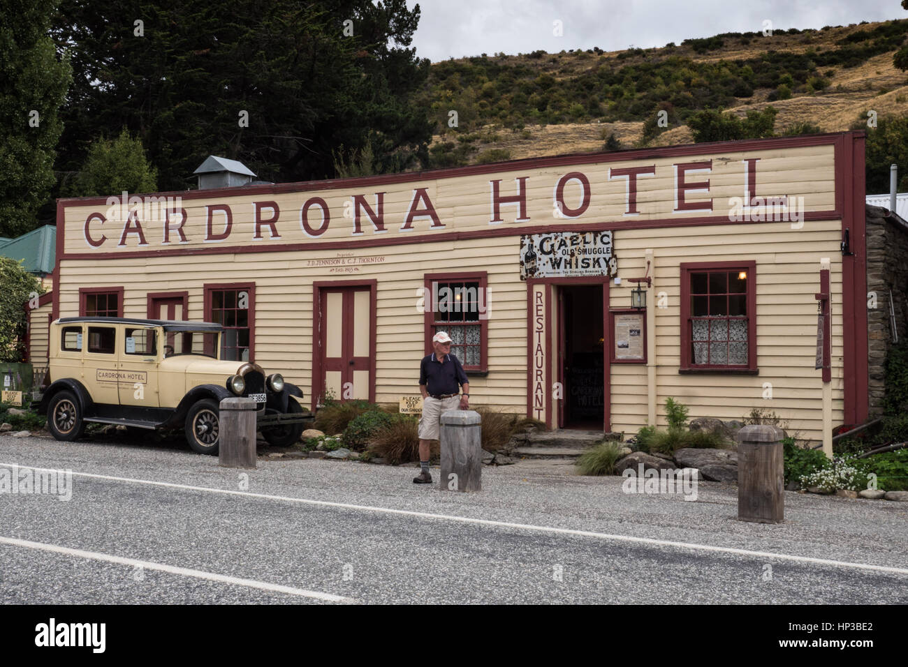 Le Cardrona Hotel building sur la plage d'Autoroute, Cardrona, Wanaka, île du Sud, Nouvelle-Zélande. Banque D'Images