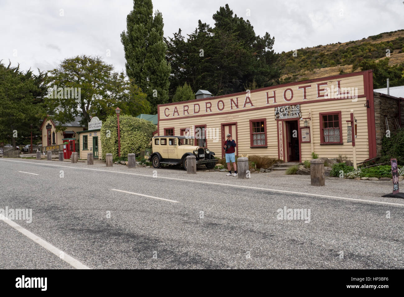 Le Cardrona Hotel building sur la plage d'Autoroute, Cardrona, Wanaka, île du Sud, Nouvelle-Zélande. Banque D'Images