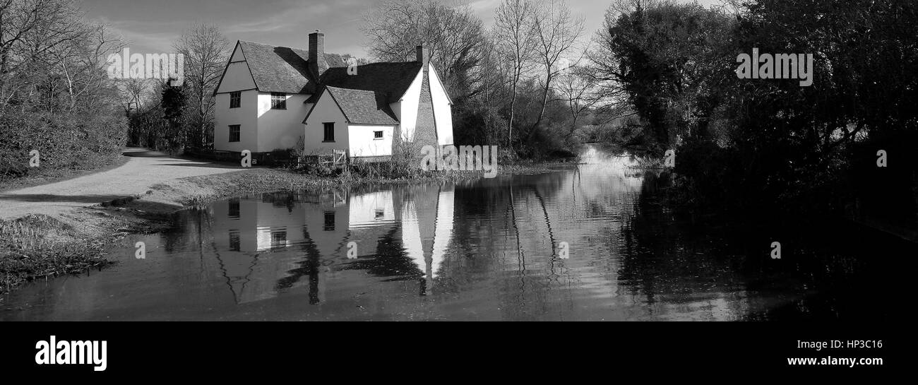Willy lotts cottage, rivière stour, Moulin de flatford, comté de Suffolk, Angleterre célèbre pour l'utilisation dans les gendarmes de la peinture de John Hay wain. Banque D'Images