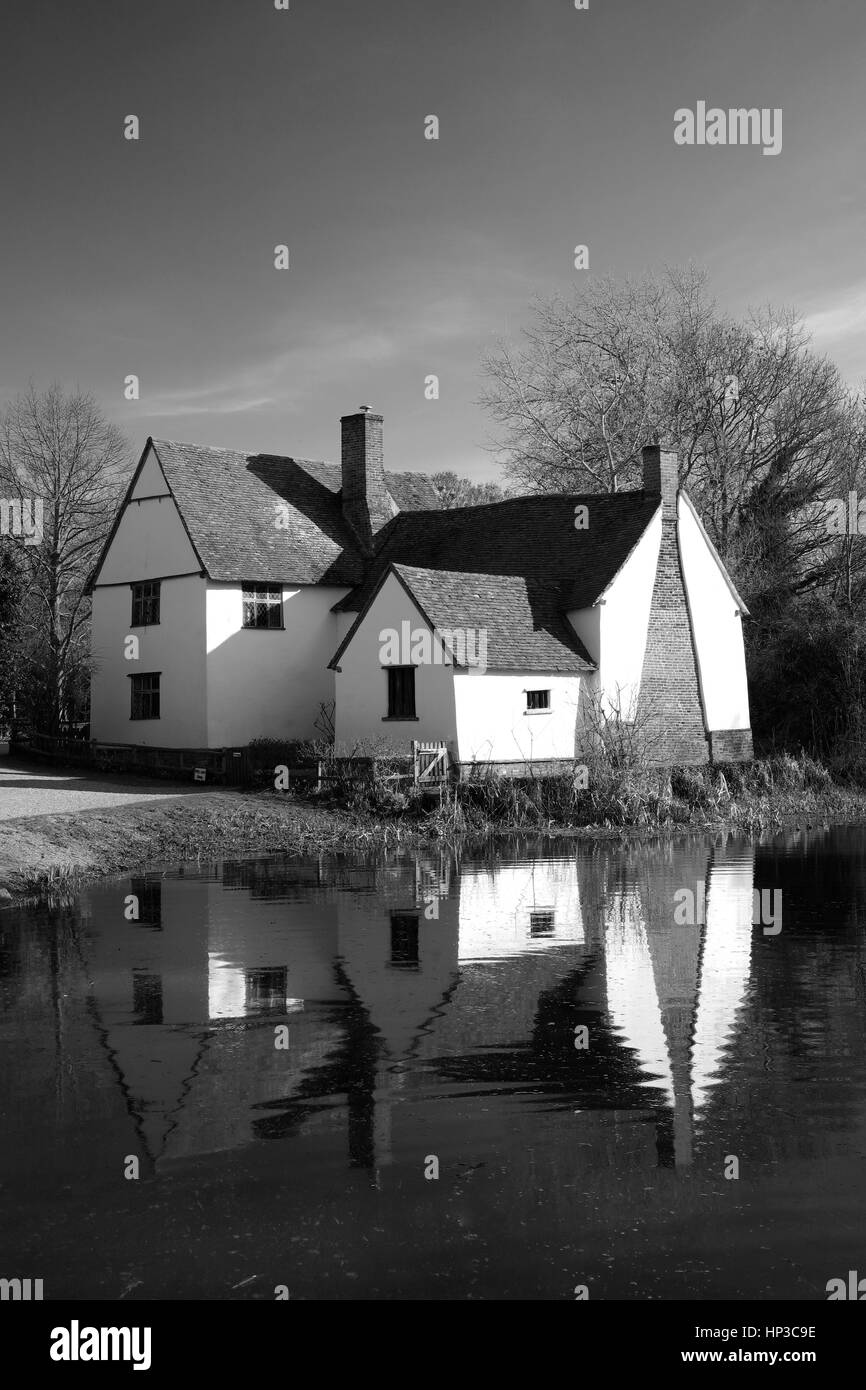 Willy lotts cottage, rivière stour, Moulin de flatford, comté de Suffolk, Angleterre célèbre pour l'utilisation dans les gendarmes de la peinture de John Hay wain. Banque D'Images
