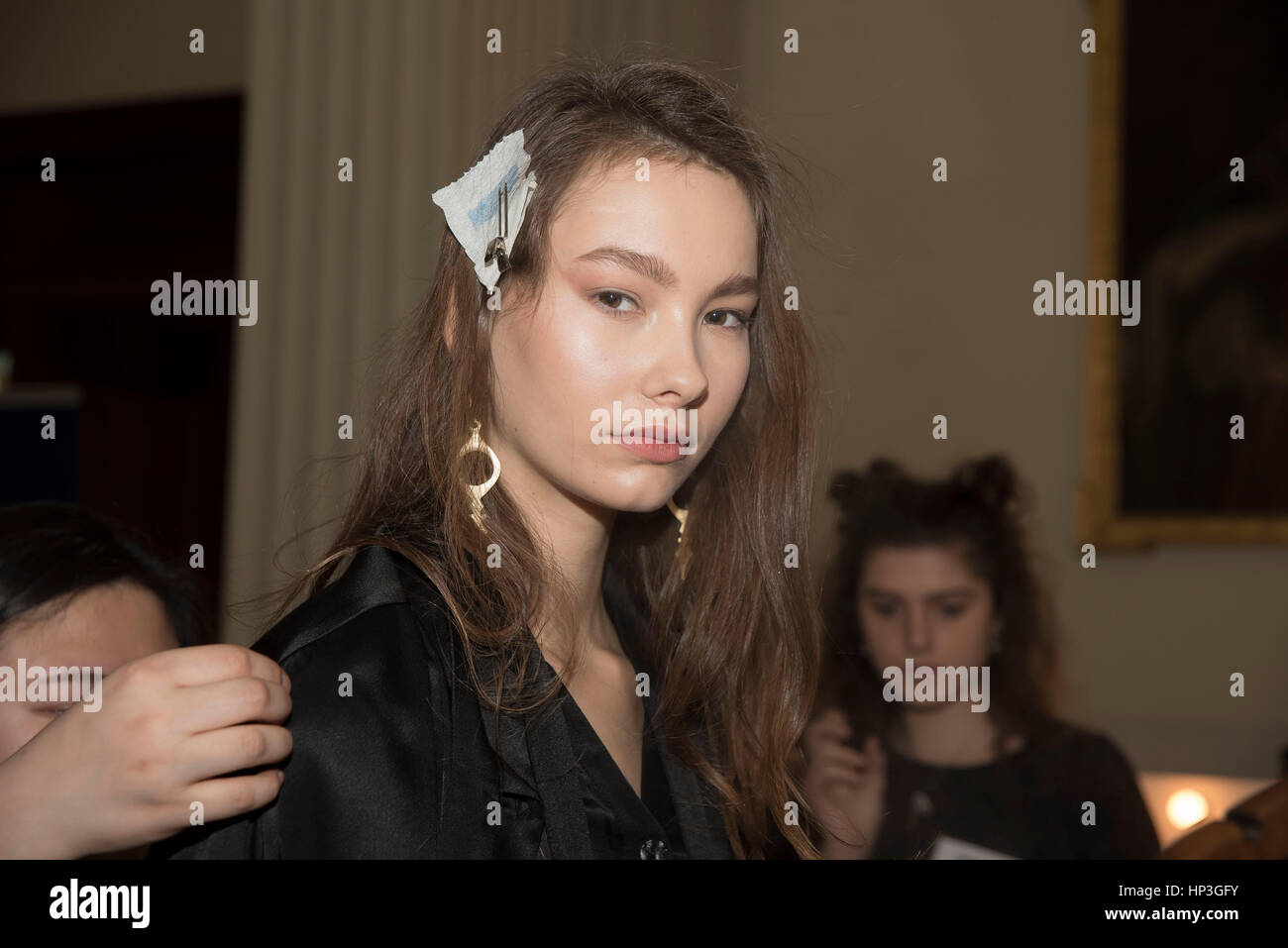 Londres, Royaume-Uni. 16Th Jun 2017. CECI's fashion show AW17 à Londres, au cours de la mode du Scoutisme Fashion Week. Créateur de bijoux et vêtements Cecilia Chang's marque éponyme a été fondée à New York en 2014. L'étiquette est connue pour son ample et propre silhouette esthétique. Credit : Alberto Pezzali/Pacific Press/Alamy Live News Banque D'Images