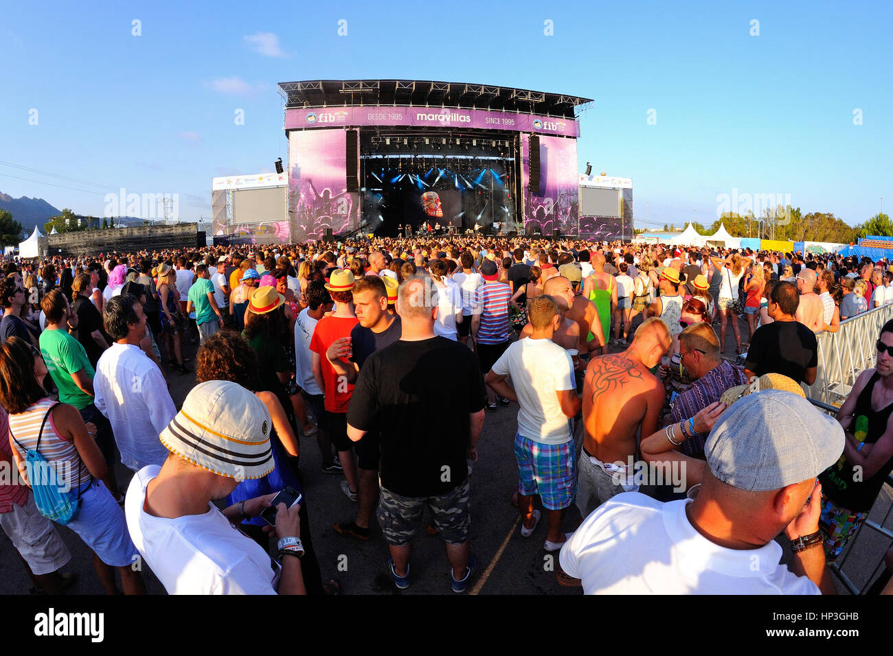 BENICASSIM, ESPAGNE - 19 juillet : foule lors d'un concert au Festival de Musique le 19 juillet 2014 à Benicassim, Espagne. Banque D'Images