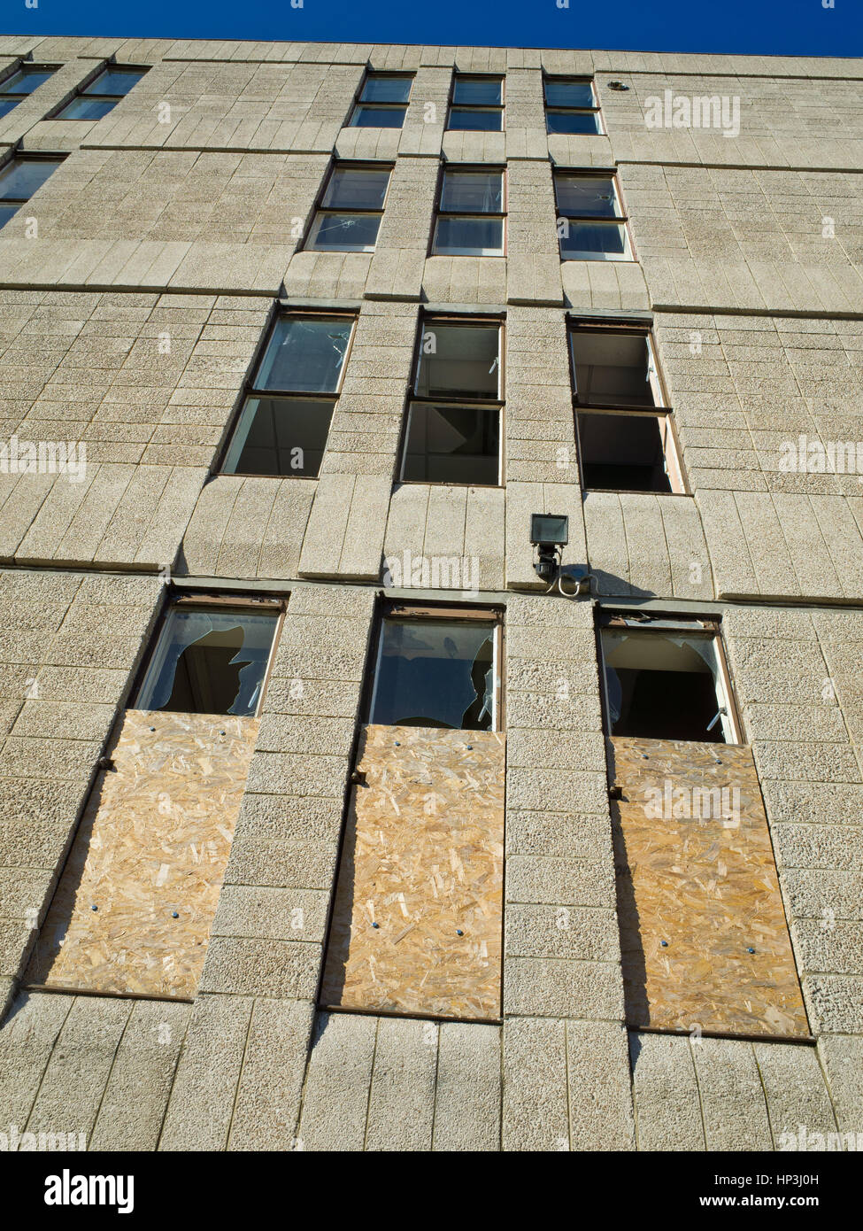 Windows est monté à bord et brisé des vitres Banque D'Images