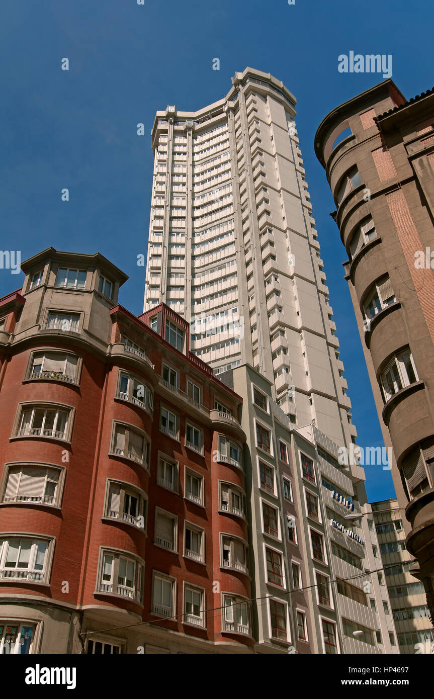 Les immeubles de grande hauteur, La Corogne, une région de Galice, Espagne, Europe Banque D'Images