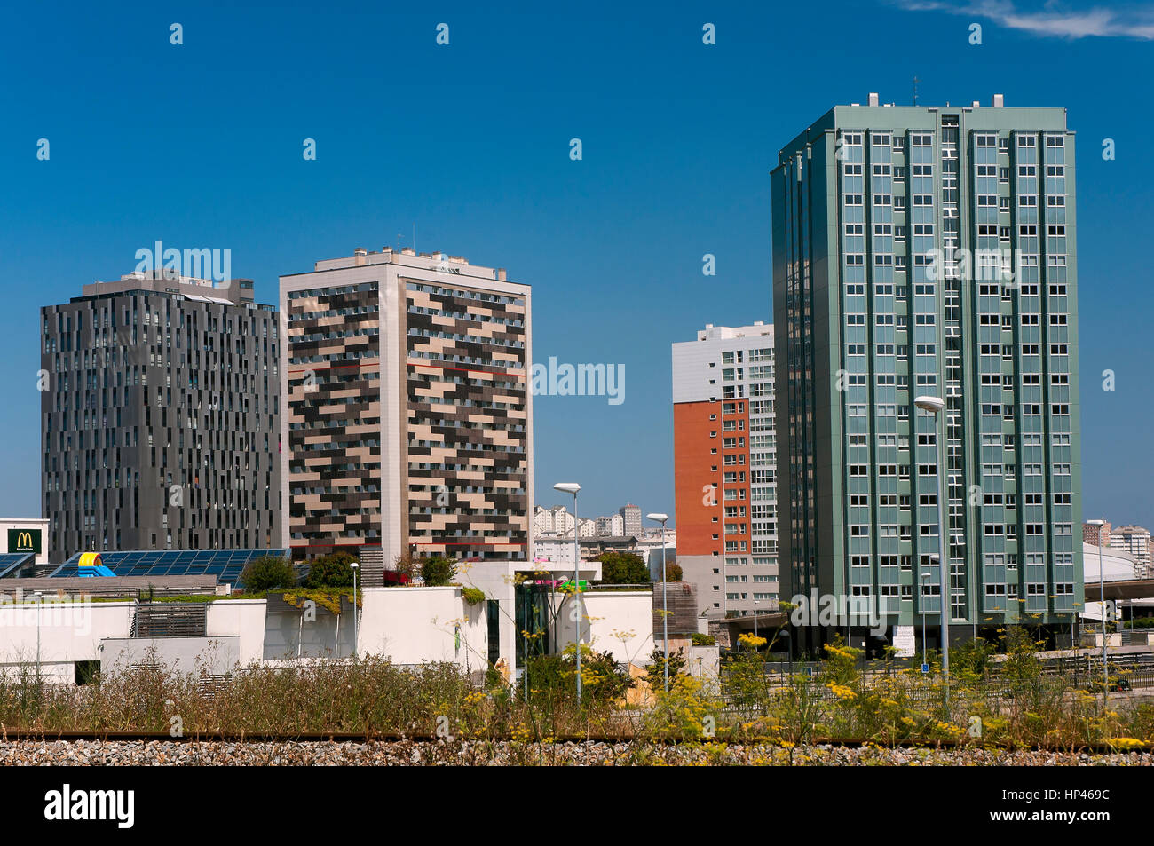 Vue urbaine avec de grands bâtiments, La Corogne, une région de Galice, Espagne, Europe Banque D'Images