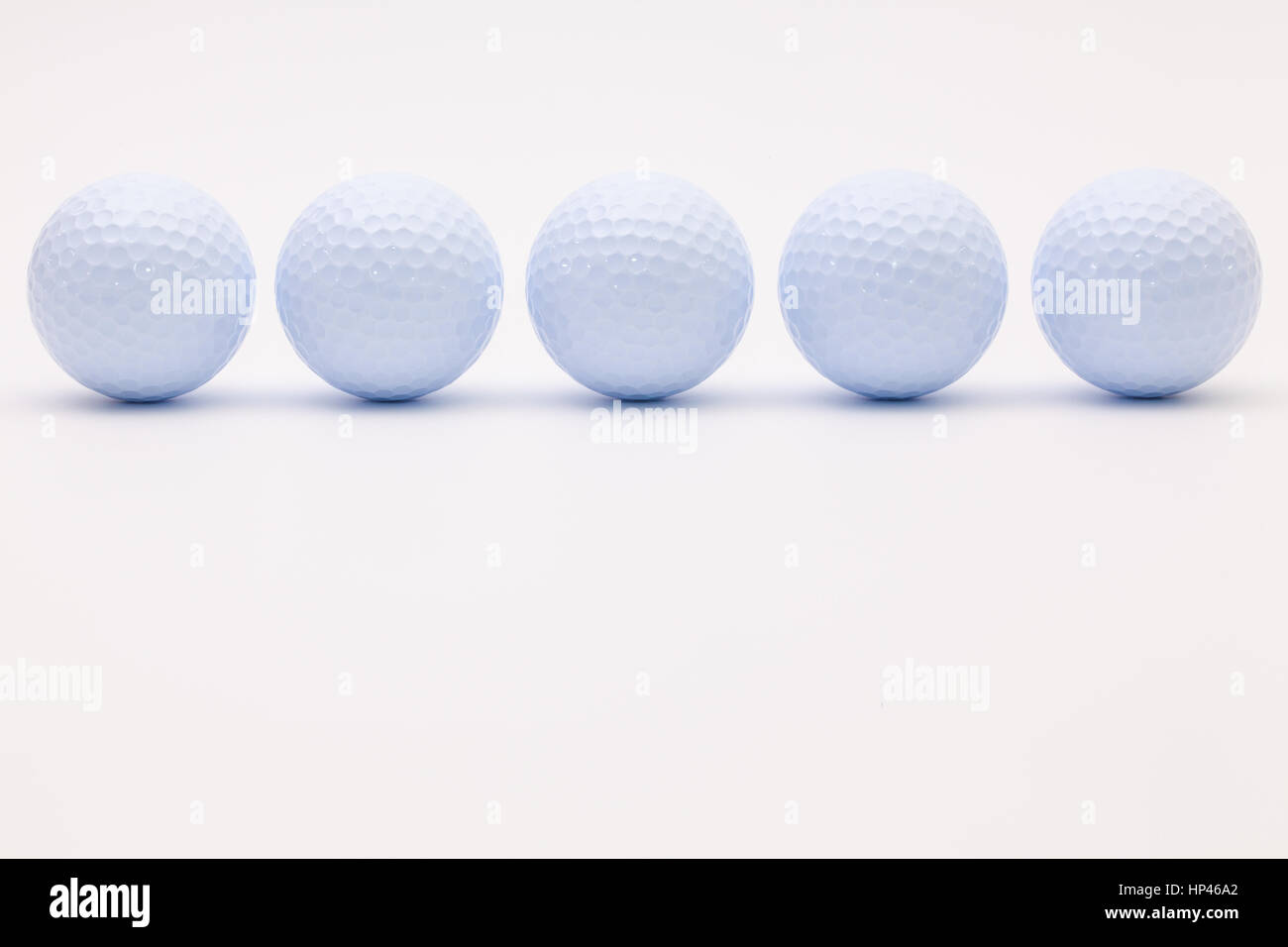 Balles de golf blanc sur le fond blanc.Golf concept. Banque D'Images