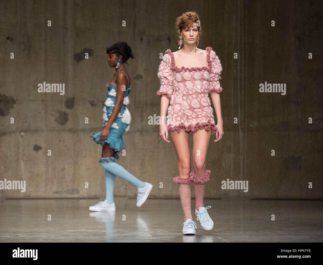 Pendant la modèles Mimi Wade est la mode Automne/Hiver 2017 London Fashion Week show à l'espace Show Topshop, Tate Modern, Londres. PRESS ASSOCIATION. Photo date : Samedi 18 février 2017. Crédit photo doit se lire : Isabel Infantes/PA Wire Banque D'Images