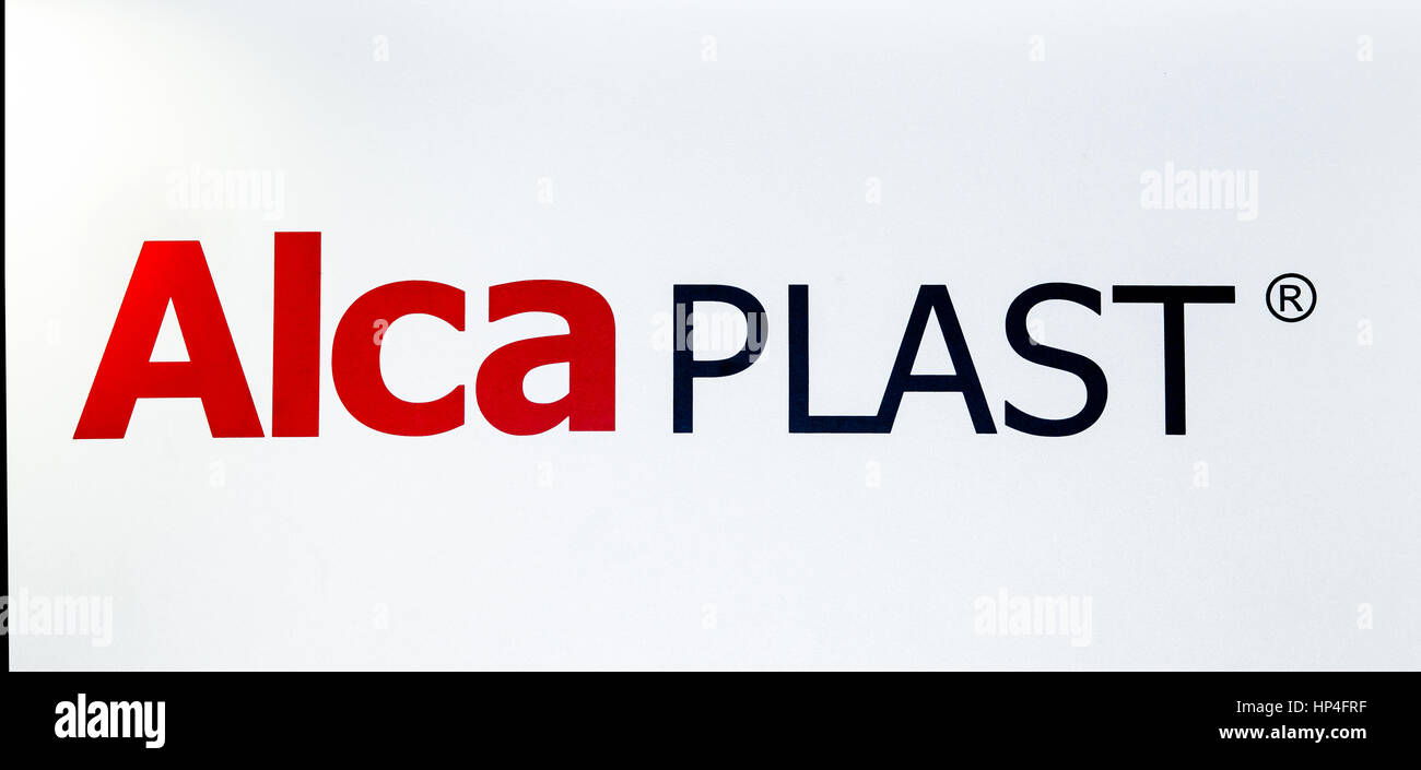 Moscou, Russie - Février 2016 : Alcaplast logo de l'entreprise. Stocker des lettres sur le mur blanc. Société tchèque produit des soupapes, pièges, modules, grilles, drai Banque D'Images