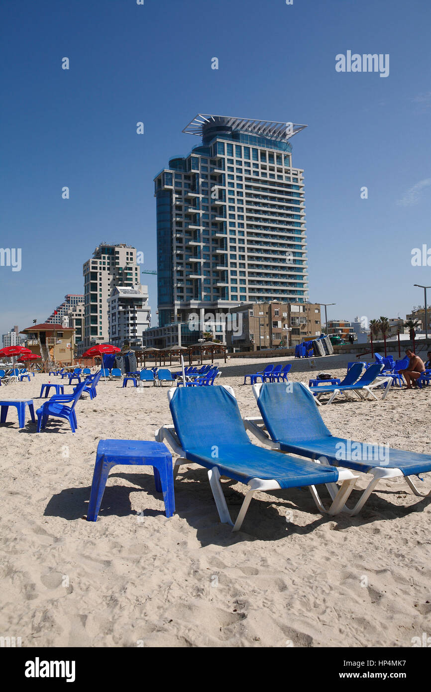 Transat sur la plage, Tel Aviv, Israël Banque D'Images
