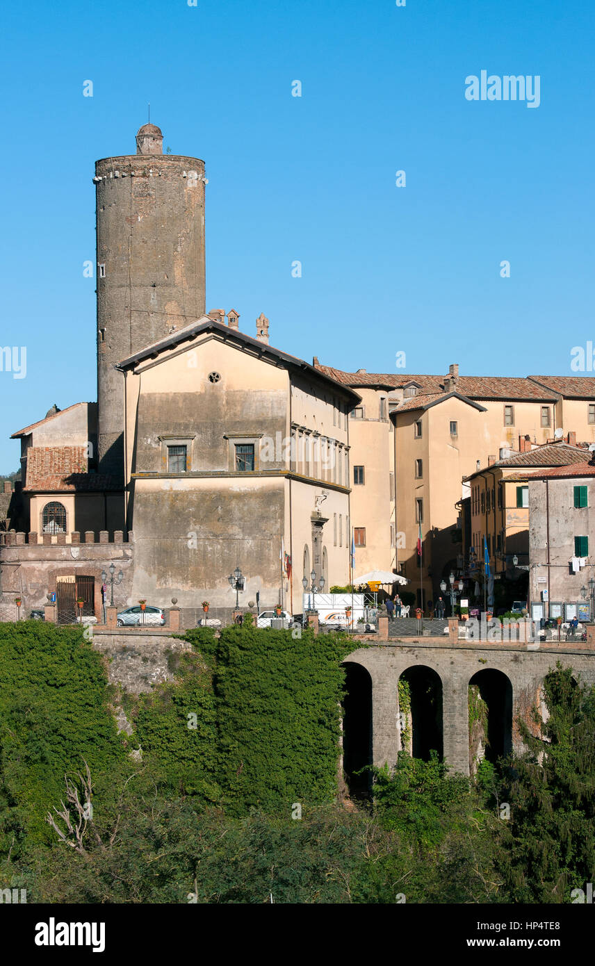 Nemi et la tour ronde du Palazzo Ruspoli, lazio, Italie Banque D'Images