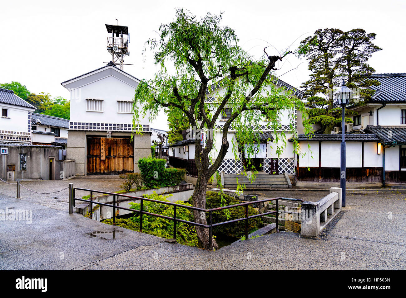 Kurashiki, JAPON - 28 Avril 2014 : Avis de Bikan historical area. C'est l'ancien quartier marchand et contient de nombreux exemples de l'entrepôt du 17ème siècle Banque D'Images