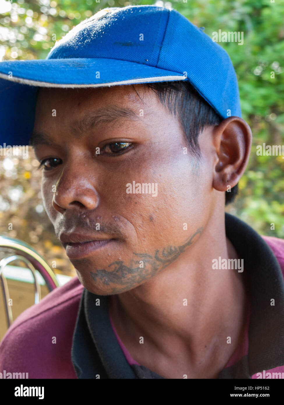 Homme cambodgien avec tatouage visage Banque D'Images