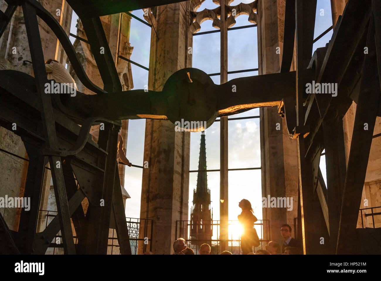 Wien, Vienne, de l'église Votivkirche dans la tour ; les visiteurs dans la Longue nuit des Églises sont en attente d'être en mesure de marcher jusqu'à un escalier, 09., Wien, Au Banque D'Images
