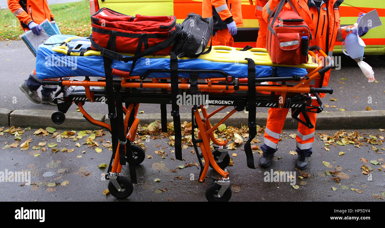 Chariots médicaux sauver les gens vit Banque D'Images