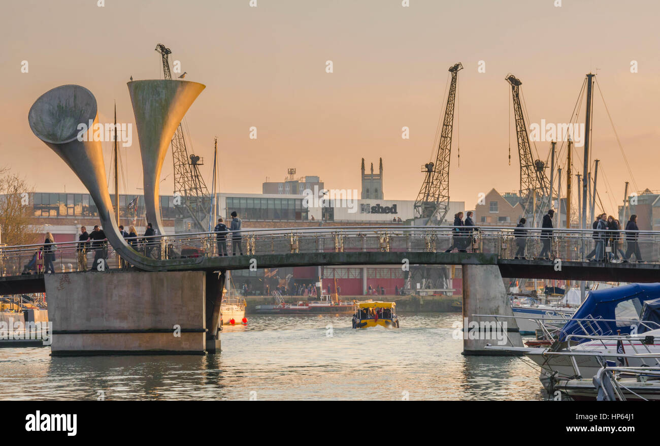 Une vue sur le port de Bristol au début de l'eveining juste avant le coucher du soleil. Banque D'Images