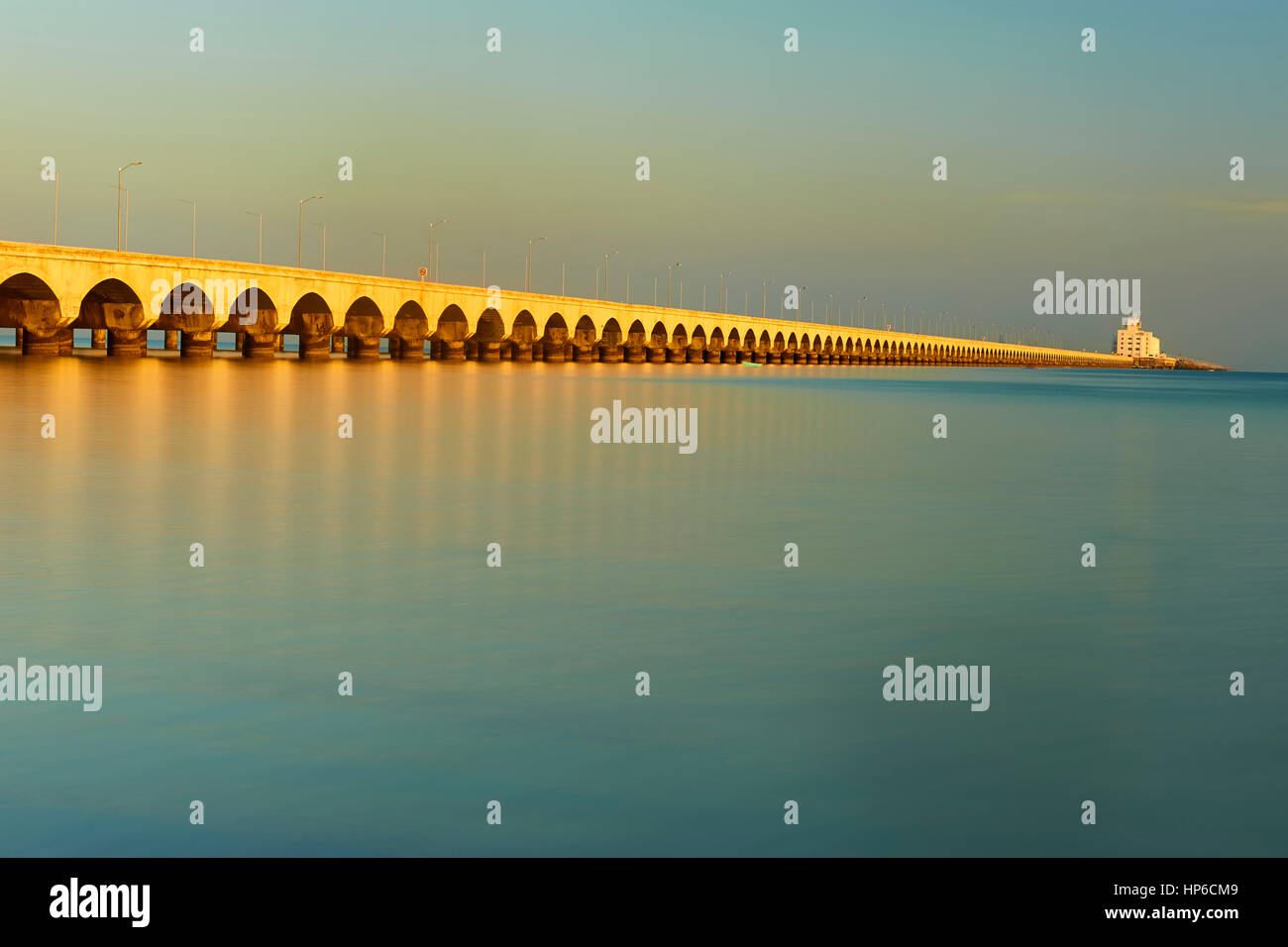 La douane du port de Progreso, Yucatan, Mexique, 4 milles de longueur. le transit en 2014 était 283 608 passagers et de 2 308,000 tonnes de marchandises. Inauguré en 1989. Banque D'Images