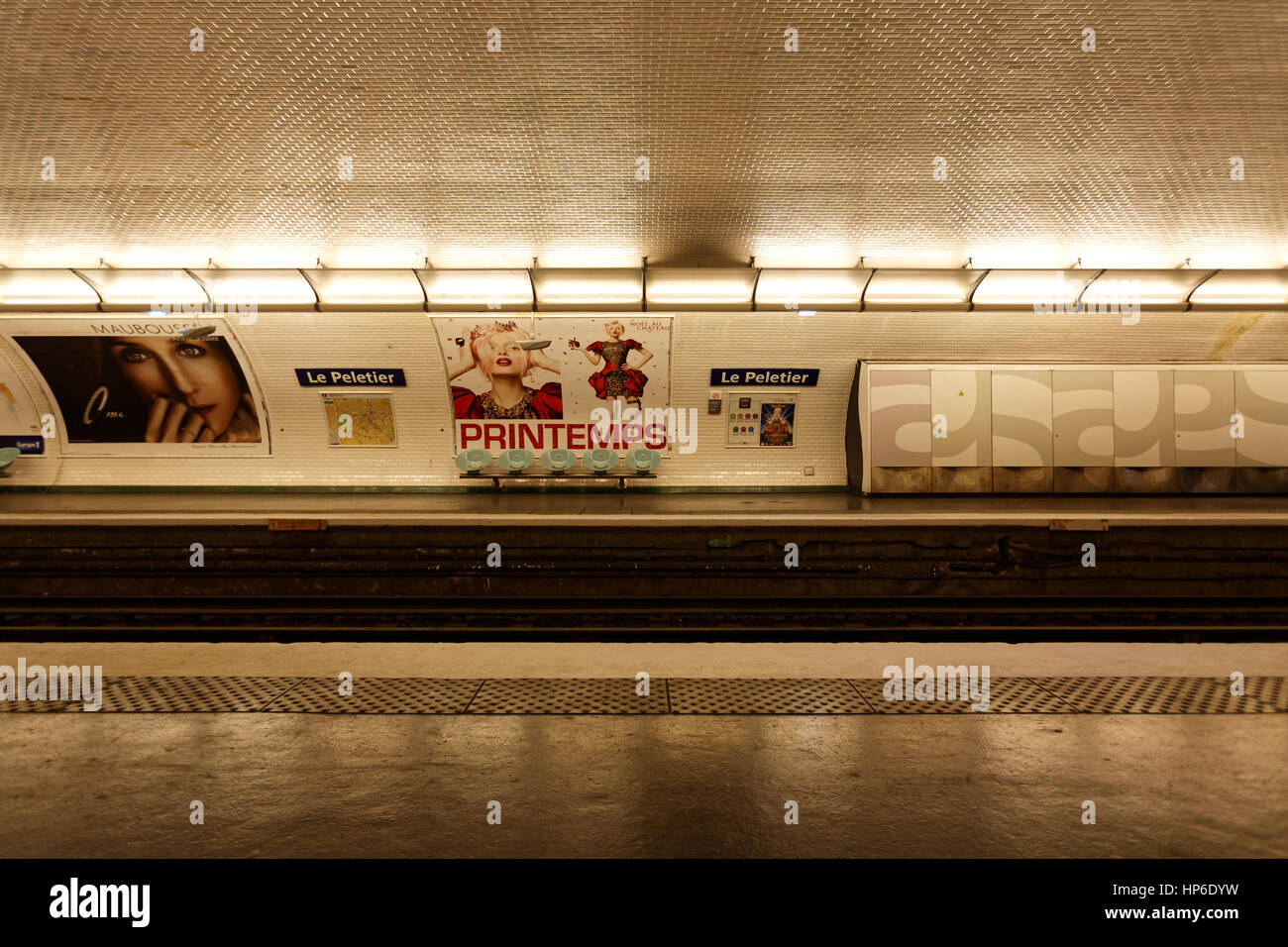 La station de métro le Peletier à Paris France Photo Stock Alamy