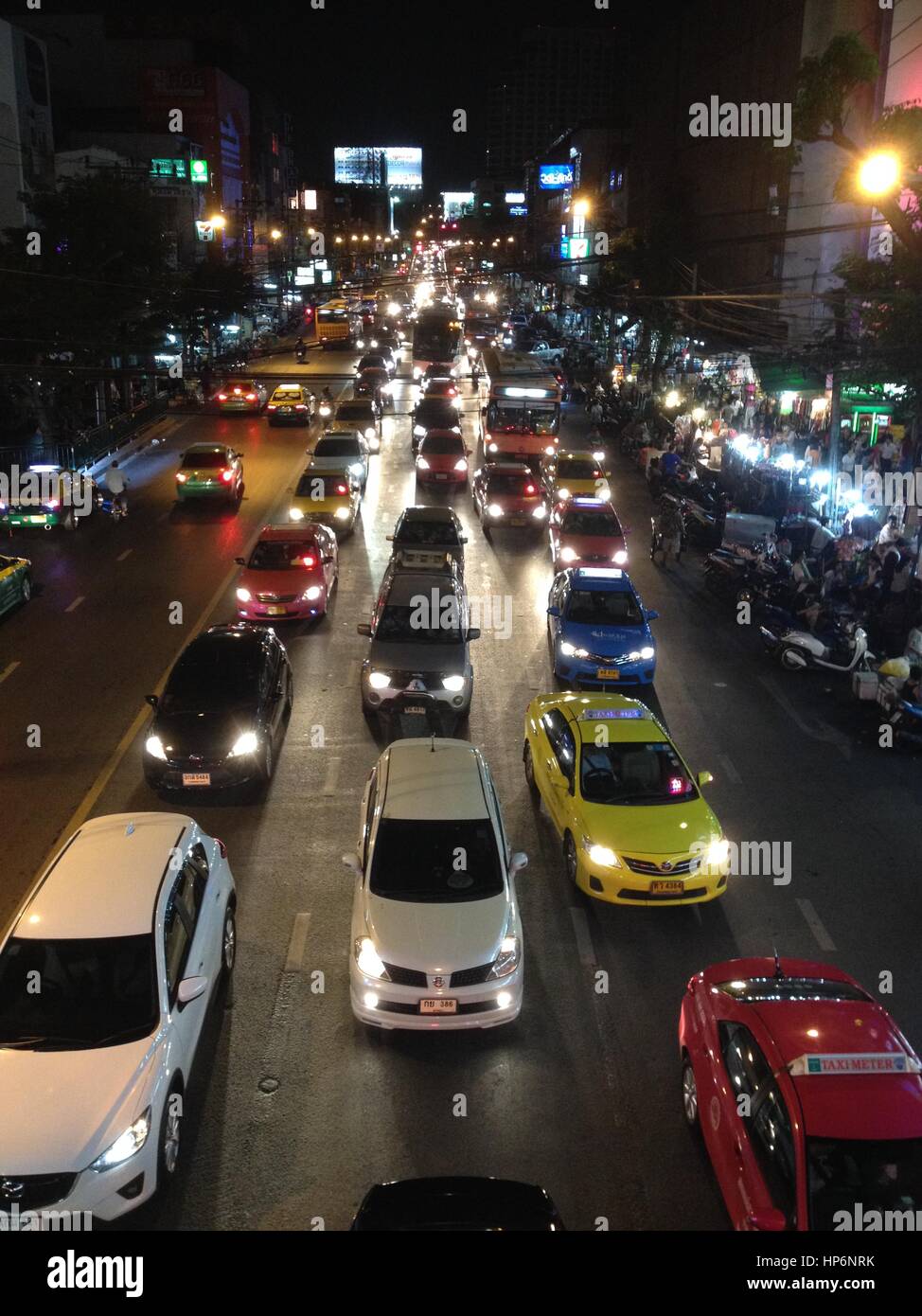 Les routes fortement encombrée à Bangkok en Thaïlande Banque D'Images