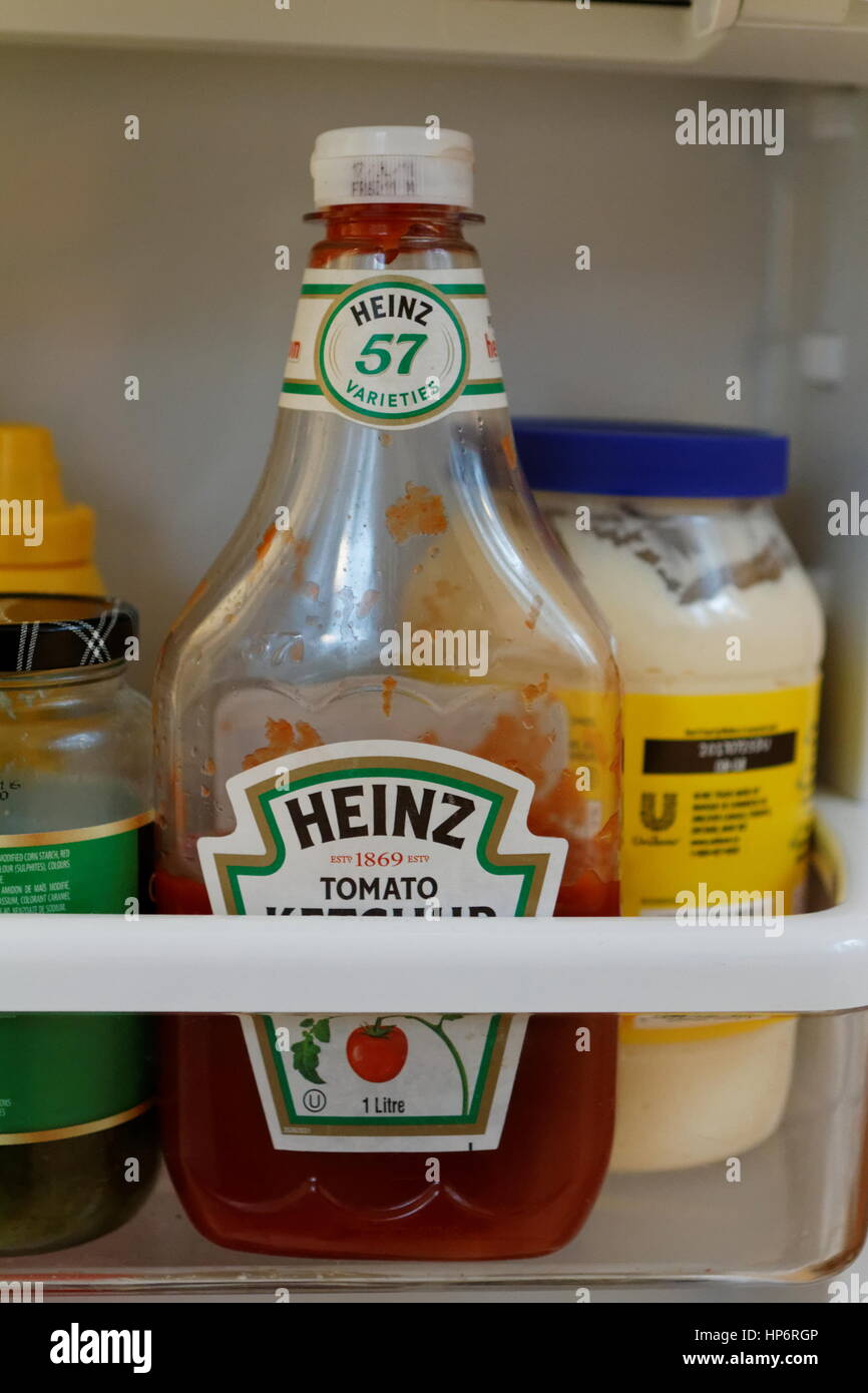Une bouteille de ketchup Heinz Banque D'Images