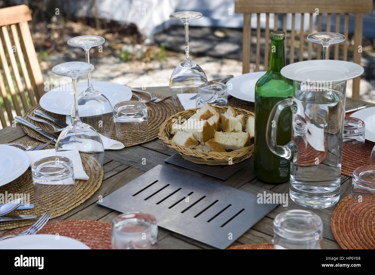 Gedeckter Tisch im Freien - bien-table outdoor Banque D'Images