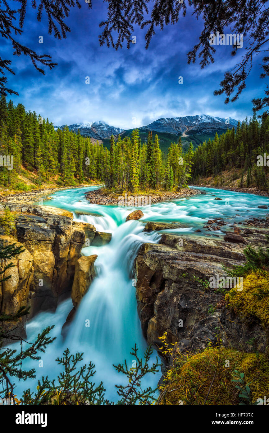 Les chutes Sunwapta, Alberta, Canada Banque D'Images