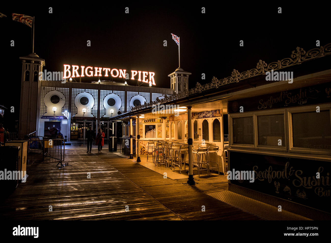 Palace Pier de Brighton, la nuit. Banque D'Images