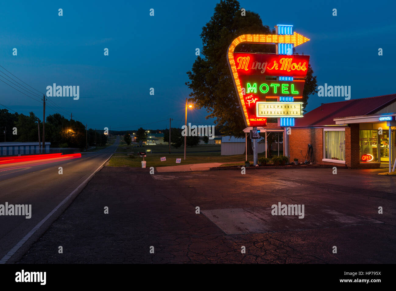 Liban, Missouri, États-Unis - le 7 juillet 2014 : Vue de la Munger Moss Motel la nuit le long de la Route 66 au Liban, Missouri, États-Unis Banque D'Images