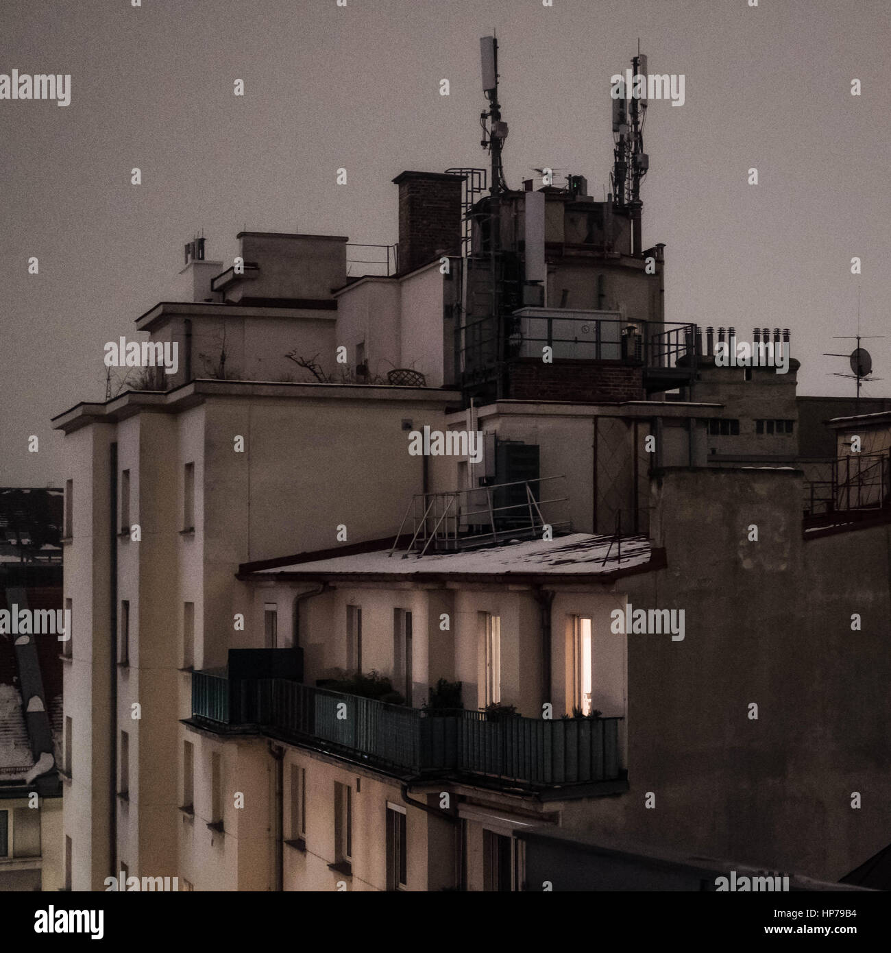 Image en couleur d'une vue sur les toits de Vienne en hiver, la neige visible. Banque D'Images