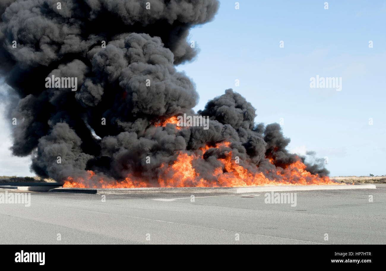 La Marine royale Crash/exercice incendie Aéroport Predannack Banque D'Images