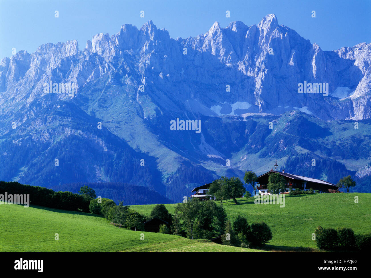 Chalets des alpages, près de Berchtesgaden, Alpes bavaroises, Bavière, Allemagne. Banque D'Images