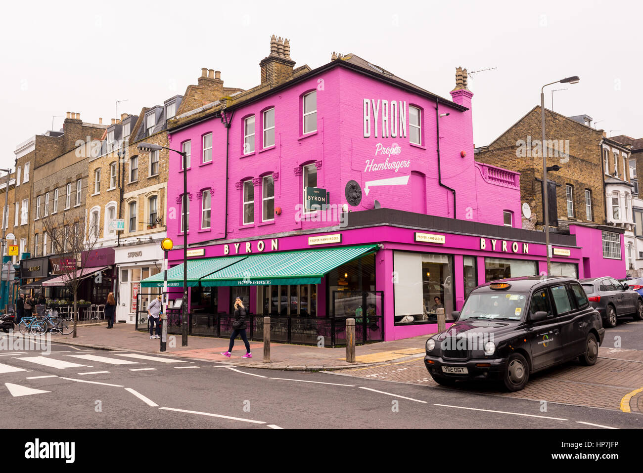 Clapham, Londres, ROYAUME UNI - 12 février 2017. En direction de Byron Northcote Road, Battersea, Clapham Junction. Byron Hamburgers Limited, sous le nom de Byron, est un Banque D'Images