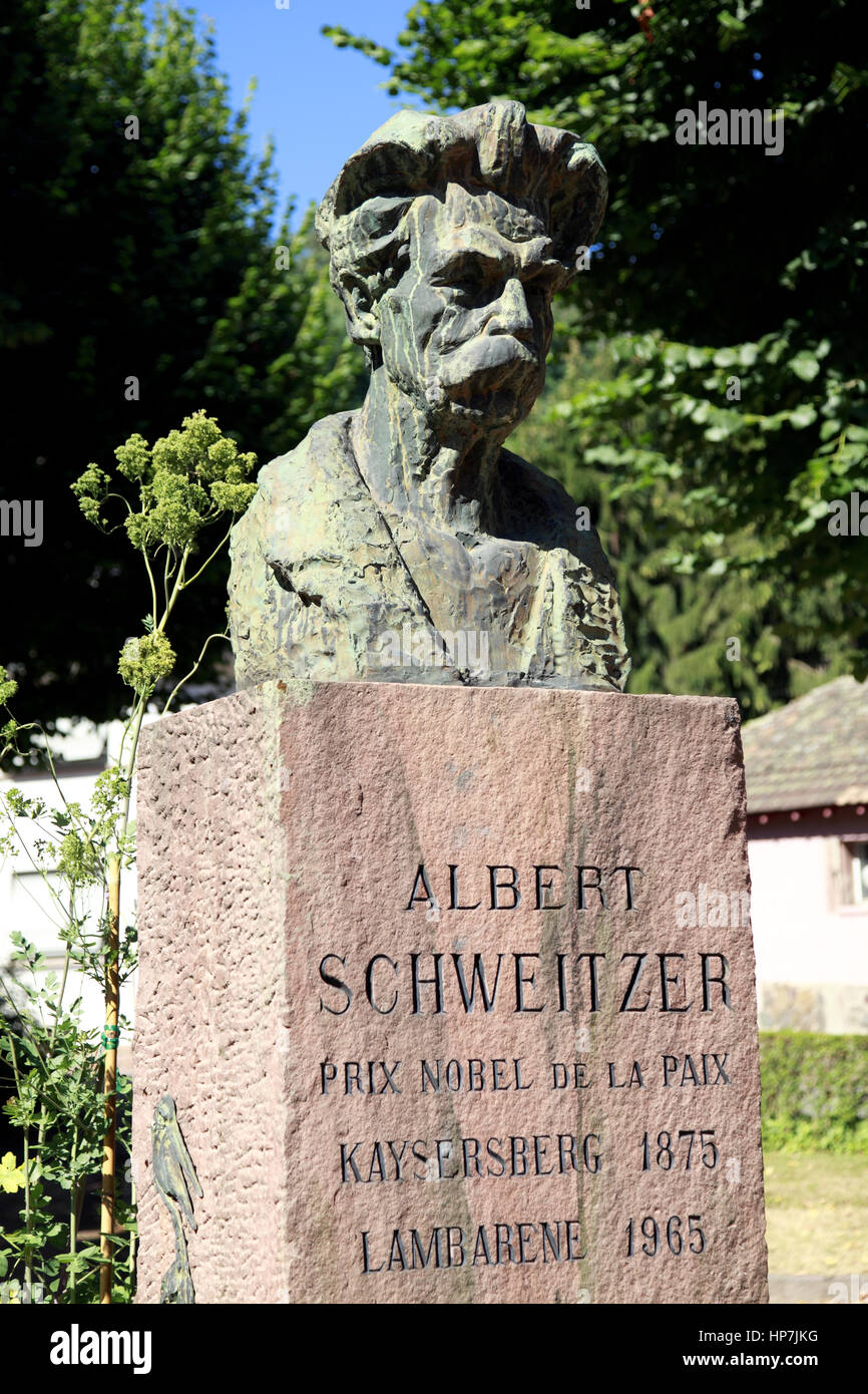 Musée Albert Schweitzer, Prix Nobel de la paix en 1954, la sculpture. Kaysersberg, Alsace, France Banque D'Images