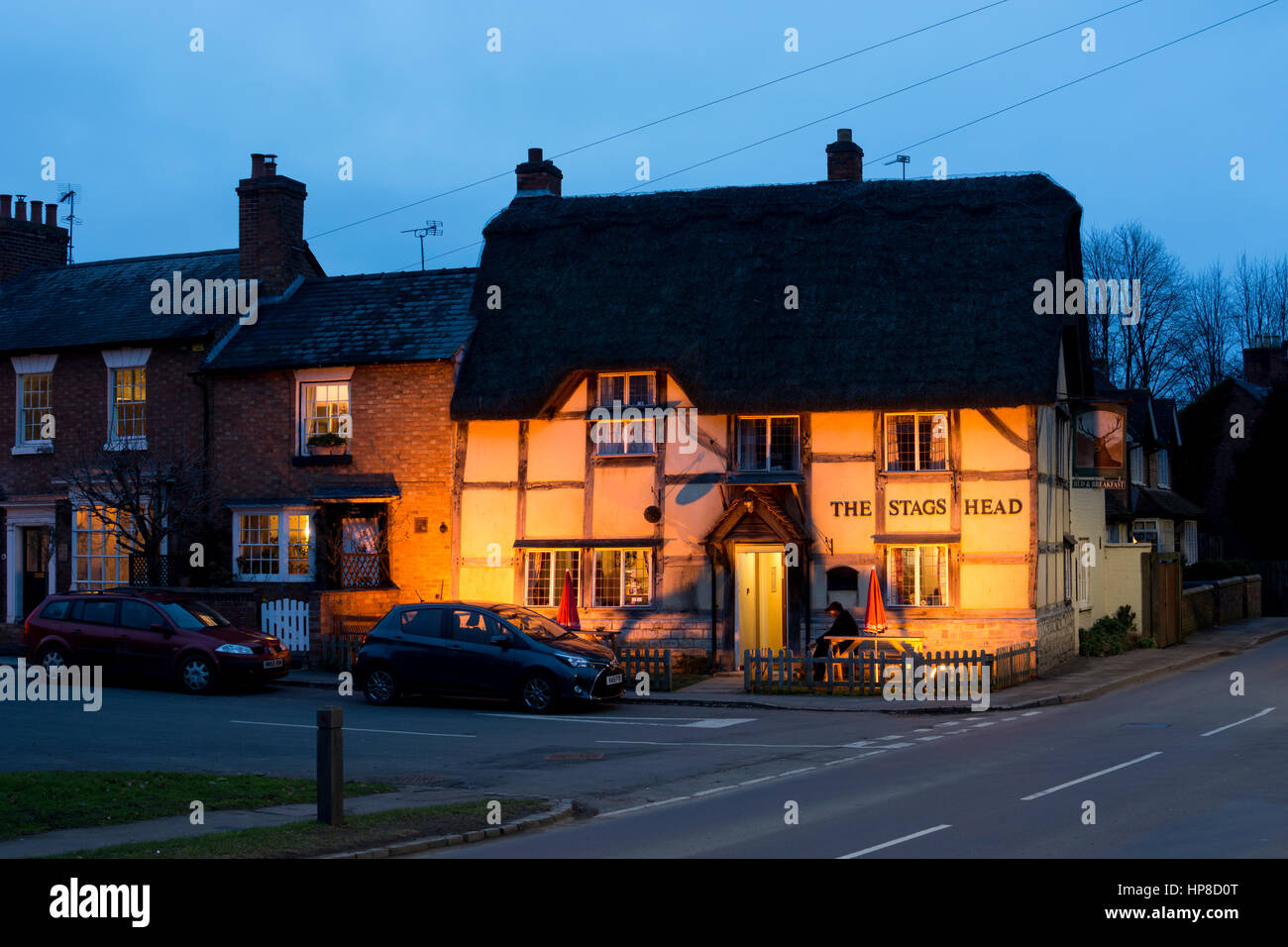 Les Stags Head pub au crépuscule, Wellesbourne, Warwickshire, England, UK Banque D'Images