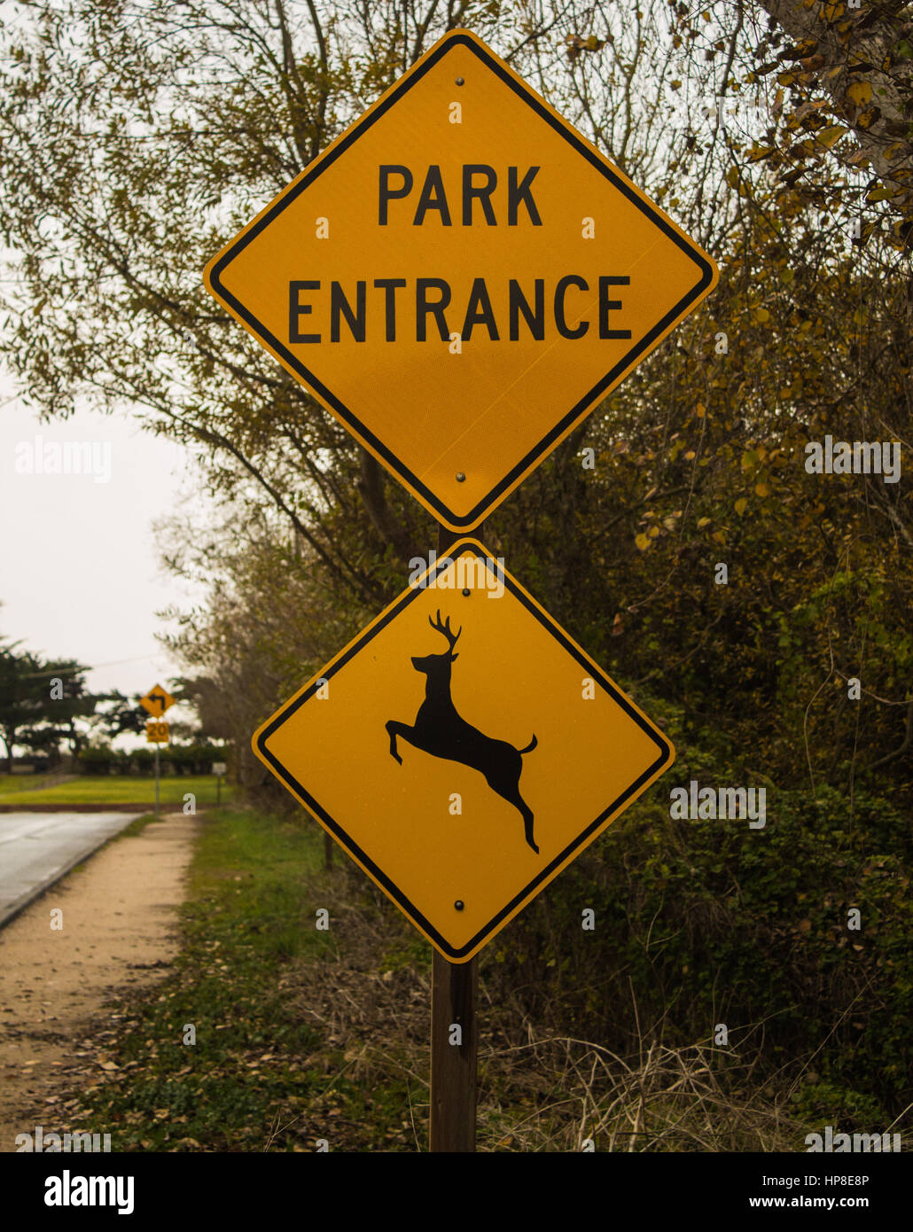 Panneau d'entrée du parc avec le cerf Banque D'Images