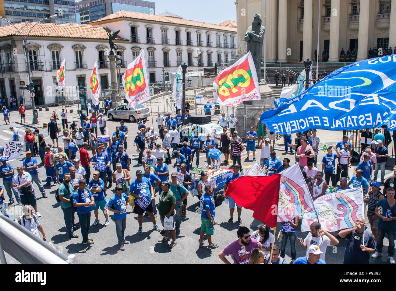 Rio de Janeiro, Brésil. Feb 20, 2017. Le vote sur la privatisation de l'eau et des eaux usées de l'entreprise Rio (CEDAE) qui s'est produit dans la matinée du lundi (20) à l'Alerj a rencontré une manifestation d'employés de l'état qui sont contre la privatisation. Credit : João Rodrigues/FotoArena/Alamy Live News Banque D'Images