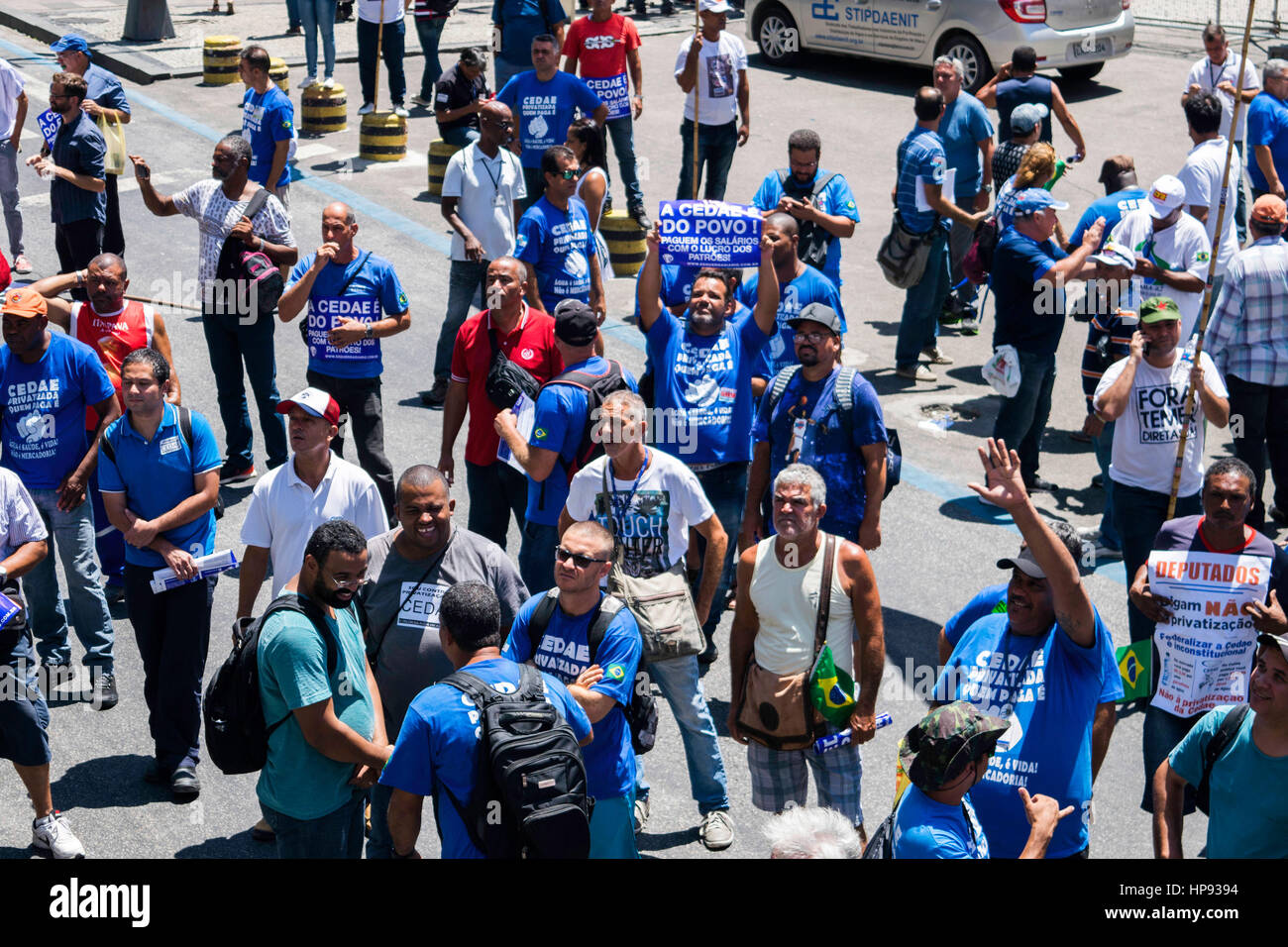 Rio de Janeiro, Brésil. Feb 20, 2017. Le vote sur la privatisation de l'eau et des eaux usées de l'entreprise Rio (CEDAE) qui s'est produit dans la matinée du lundi (20) à l'Alerj a rencontré une manifestation d'employés de l'état qui sont contre la privatisation. Credit : João Rodrigues/FotoArena/Alamy Live News Banque D'Images