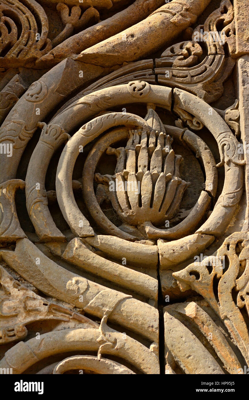 Détail, des reliefs, des ornements et des inscriptions calligraphiques, sourate, Qutub Minar, Qutub complex, Site du patrimoine mondial de l'UNESCO Banque D'Images