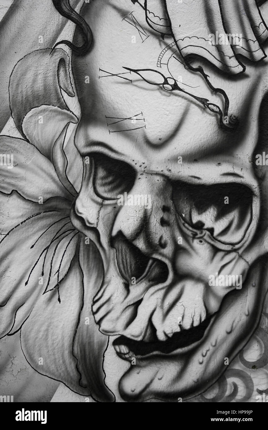 Tatouage Main Homme Tete De Mort Tete de mort tatouage Banque de photographies et d'images à haute  résolution - Alamy