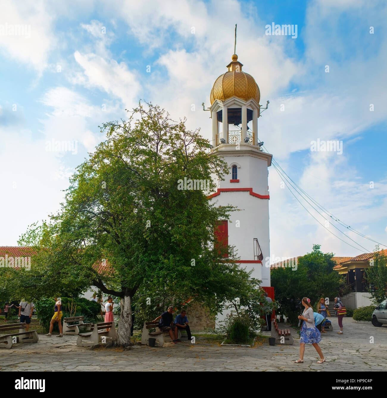 Pomorie, Bulgarie - 03 septembre 2014 : clocher du monastère de Saint Georges à Pomorie, Bulgarie - le seul monastère sur la côte. Banque D'Images