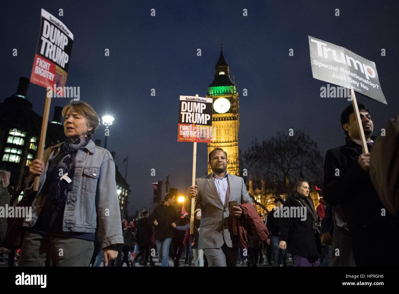 Assister à un rassemblement de manifestants qui protestaient contre de Westminster, Donald Trump le jour que la visite d'Etat par le président des États-Unis est débattu au Parlement. Banque D'Images
