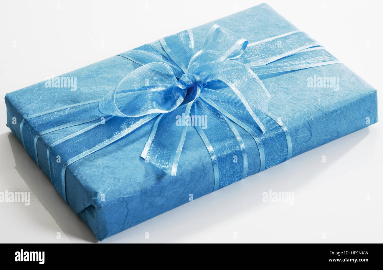 Geschenkpaeckchen blauer mit schleife Banque D'Images