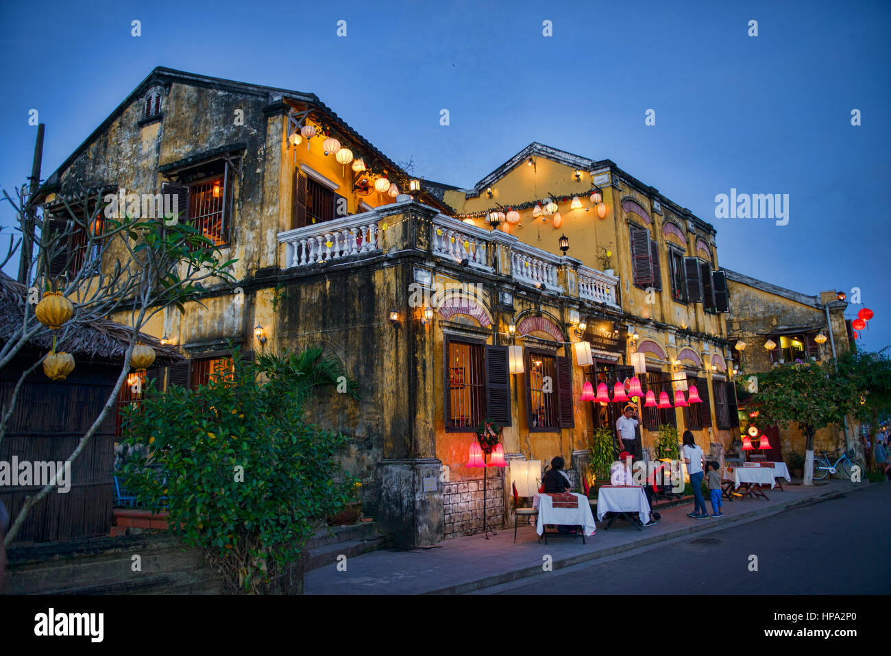 Heure bleue dans le centre historique de la vieille ville de Hoi An, Vietnam Banque D'Images